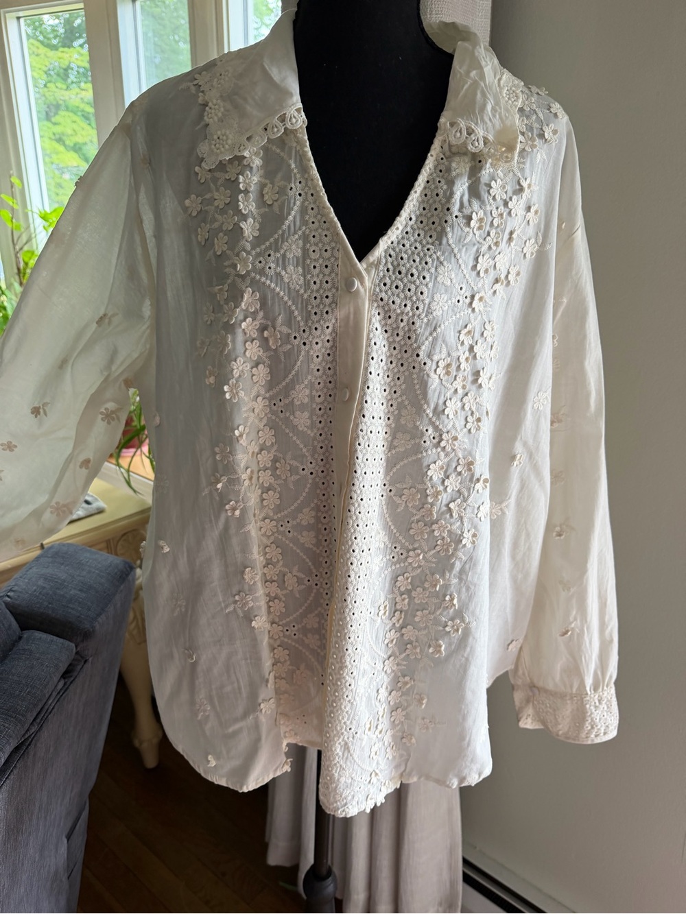 White Floral Eyelet V-Neck Embroidered Blouse